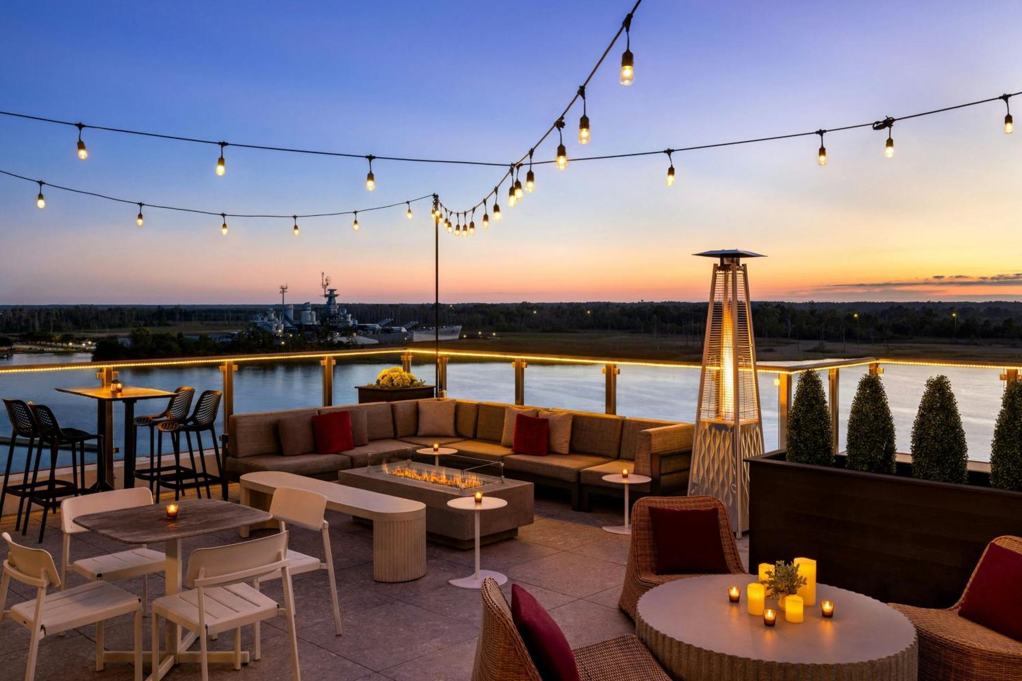 Отель Aloft Wilmington At Coastline Center Экстерьер фото