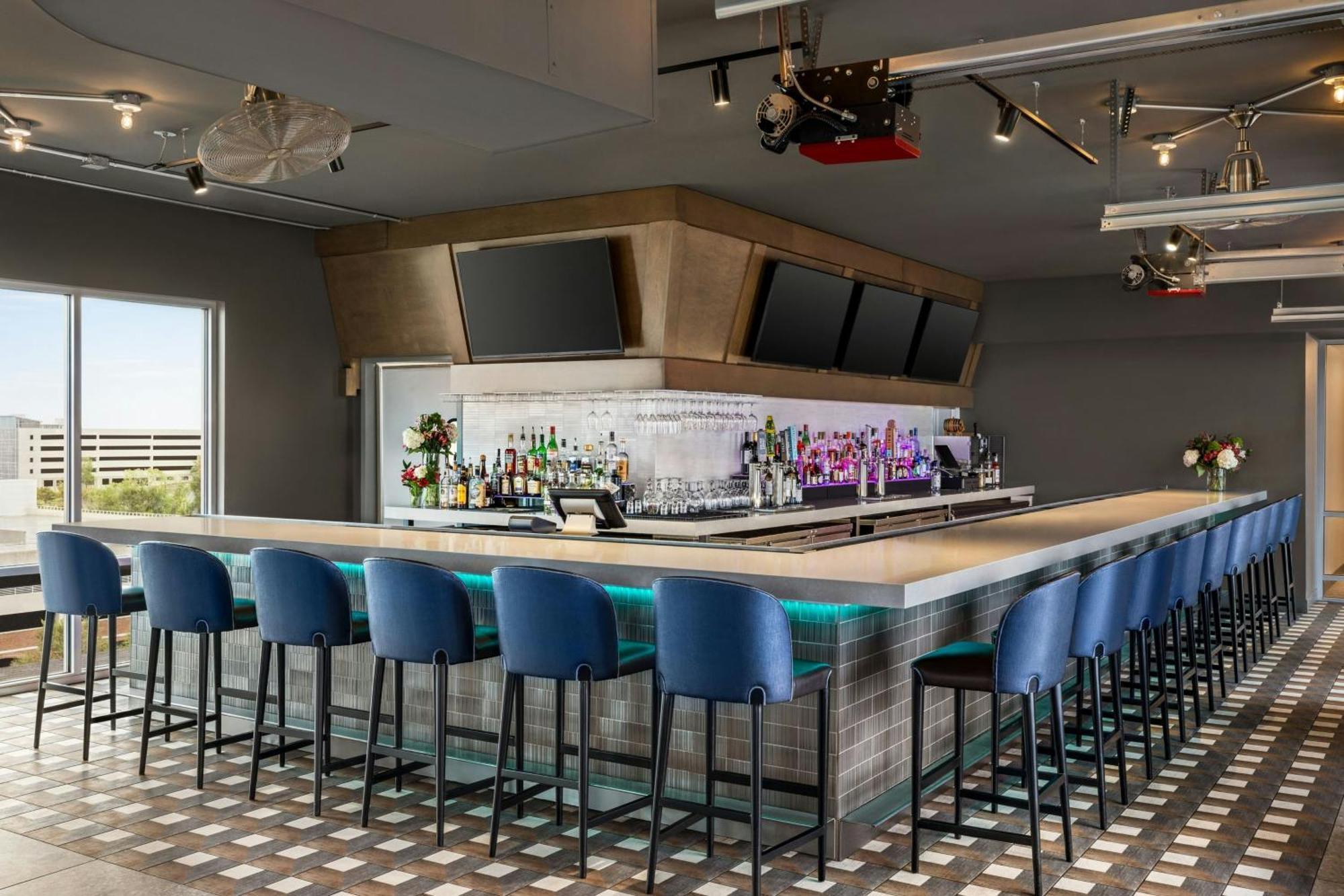 Отель Aloft Wilmington At Coastline Center Экстерьер фото